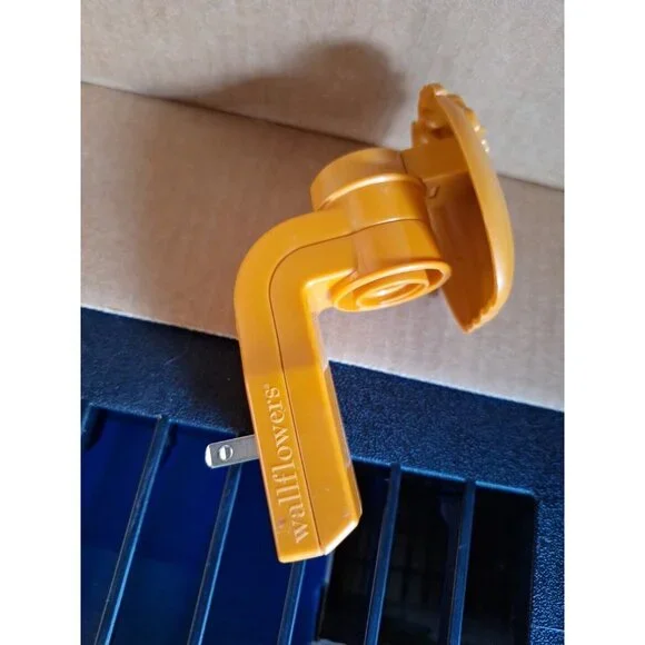 Bath & Body Works Fall Pumpkin Wallflower Plug In Fragrance Diffuser Orange Gold - Picture 6 of 7